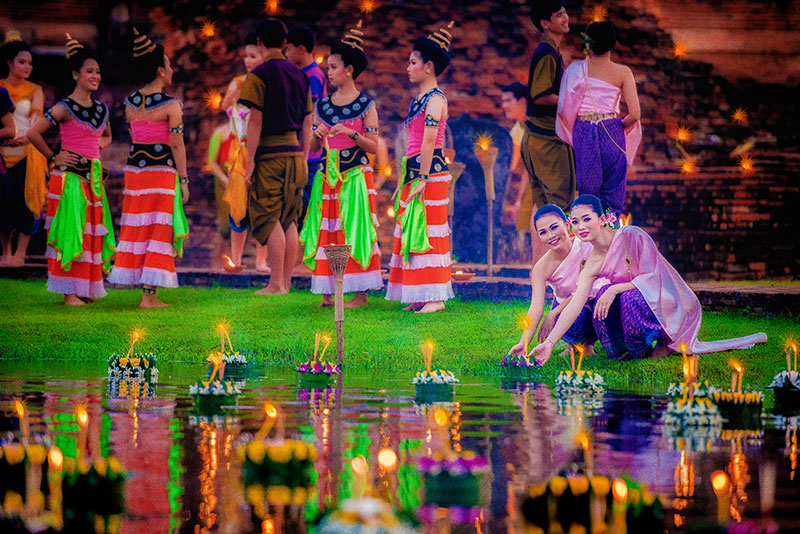 素可泰水燈節（Sukhothai Loi Krathong and Candle Festival）